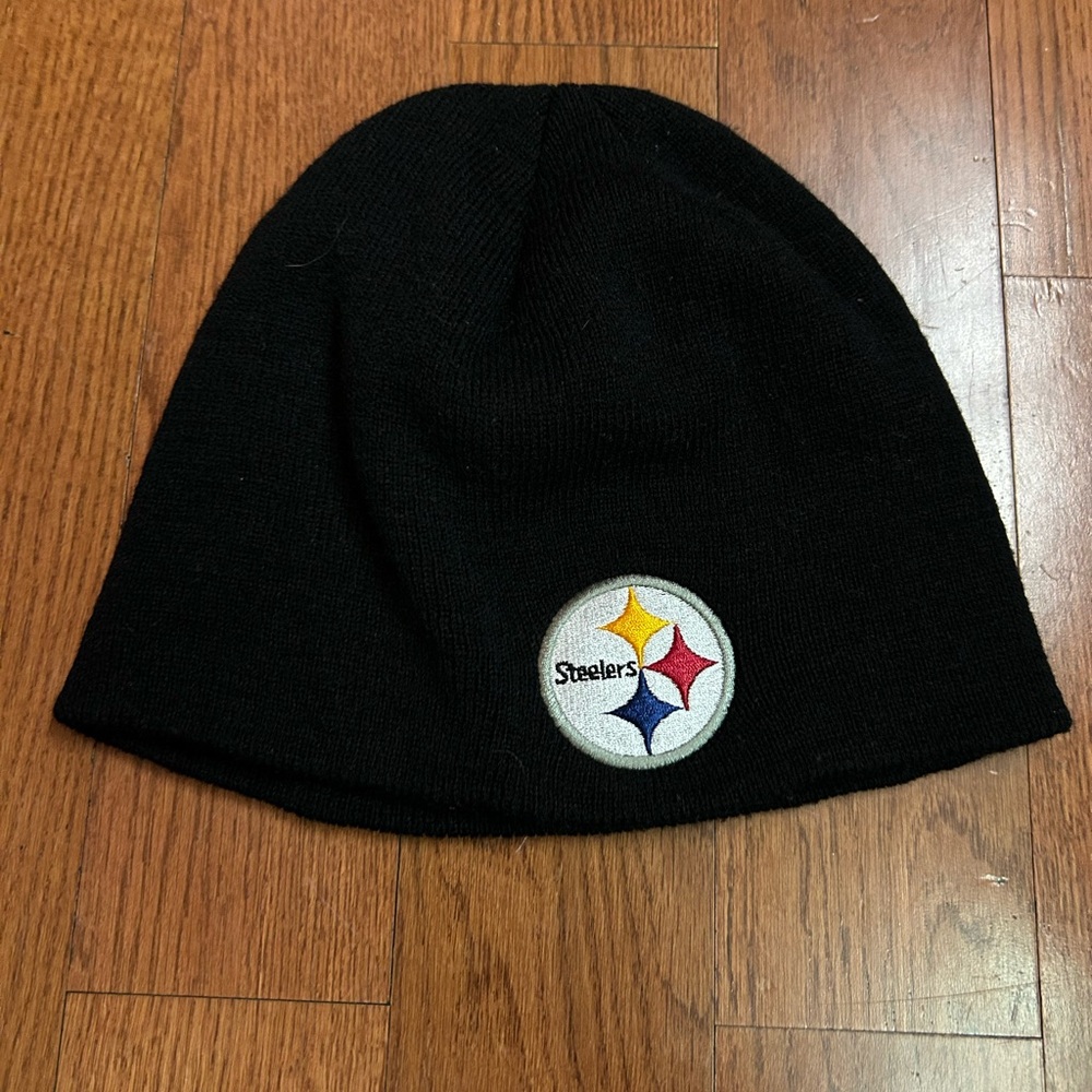 Pittsburgh Steelers black beanie hat. One size.